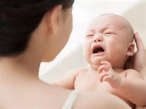 美丽的婴儿哭泣孤高清图片下载-正版图片502528218-摄图网