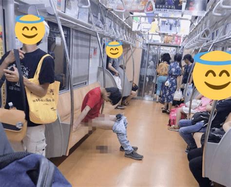 男子当众在地铁内脱裤子，女性乘客敢怒不敢言，差点被熏到吐！|地铁|车厢|大便_新浪新闻