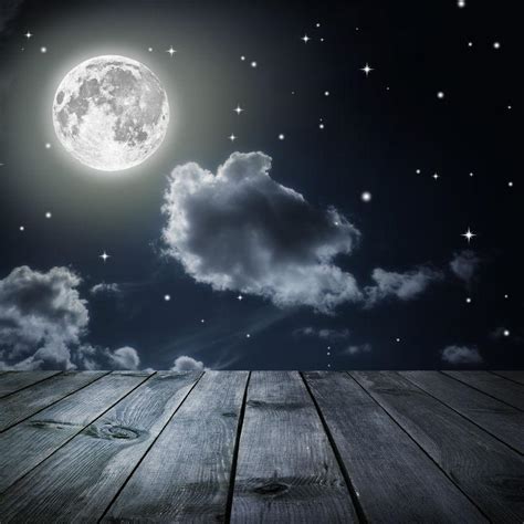 夜晚的月亮图片-夜晚天空上美丽的圆月素材-高清图片-摄影照片-寻图免费打包下载