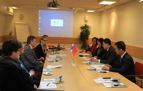 俄罗斯和亚美尼亚外交部长在莫斯科举行会谈