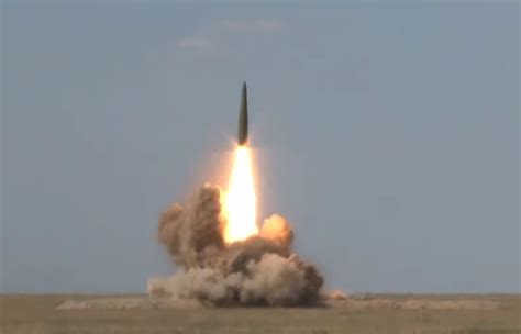 场面震撼！俄罗斯试射伊斯坎德尔导弹 成功击中目标