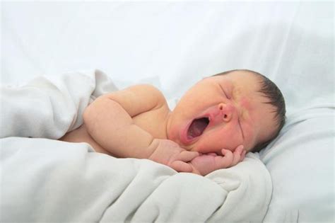 宝宝晚上哭闹的12种原因 该如何预防？