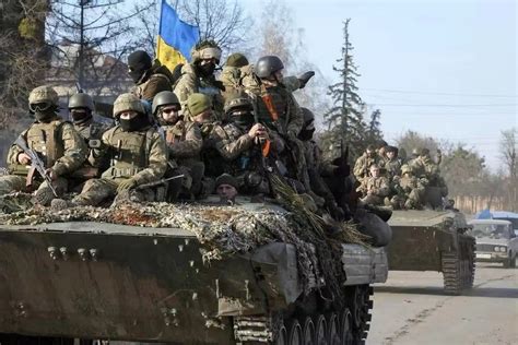 每日狂射6000发炮弹，乌3成大炮损坏，北约武库耗尽，或放弃乌克兰