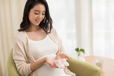 孕期同房什么姿势 孕期同房的正确姿势图片 - 孕期保健 - 蓝灵育儿网