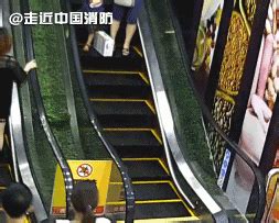 香港旺角一扶梯发生故障顾客滚落 已致17人伤_手机新浪网