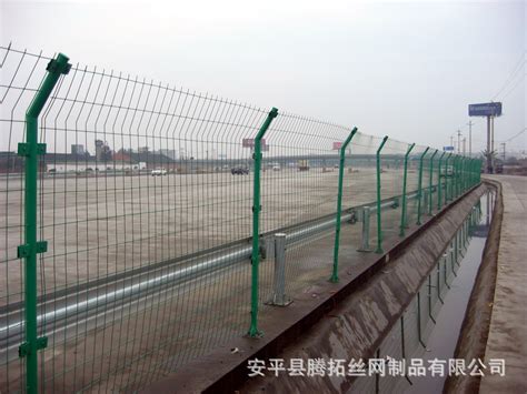 常见体育场护栏网价格有哪些规格和尺寸_南京律和护栏网厂