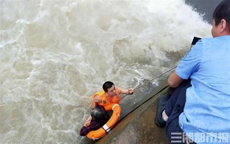 暴风骤雨，水漫桥梁 海南三亚一小轿车连车带人掉进河里_海口网