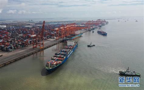 加速奔向自动化：钦州港集装箱自动化码头岸桥进入总装阶段-港口网