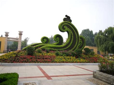雕塑厂市政植物绿雕造型，仿真植物绿化造型工程施工厂家