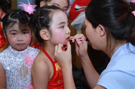 儿童化妆教程-百度经验