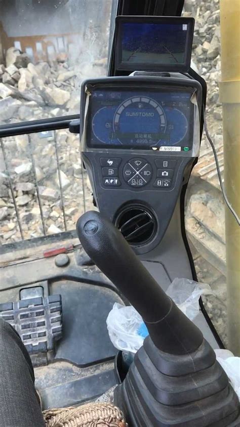 小型挖掘机操作安全知识-济宁凯迪沃重工科技有限公司
