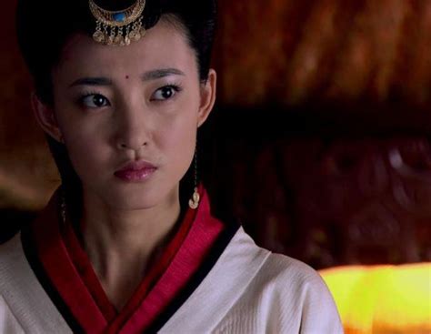 她身为女子却二婚嫁给皇帝，生下一子继承大统，成为汉朝名帝