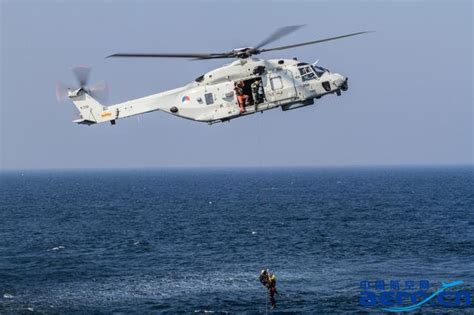 倒飞直升机救船员始末详情 倒飞直升机是怎么救船员惊险过程曝光_国内新闻_海峡网