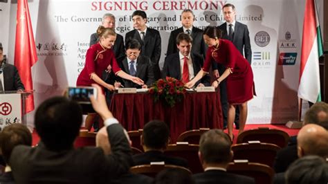 中国银行与匈牙利政府签署系列合作协议