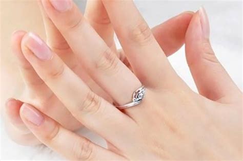 十只手指戴戒指的含义 男女戒指戴法意义大全 - 中国婚博会官网