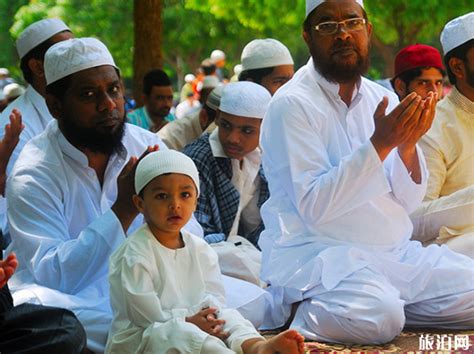世界各地穆斯林迎接斋月 聚集祷告场面壮观
