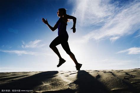奔跑正能量图片,一个人奔跑图片,跑步励志图片_大山谷图库
