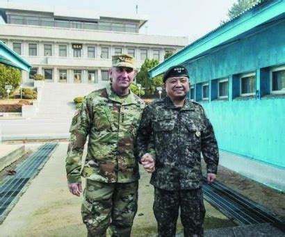 4月4日驻韩美军司令视察大邱基地卡洛兵营的“复仇者”导弹阵地|大邱|兵营|卡洛_新浪新闻