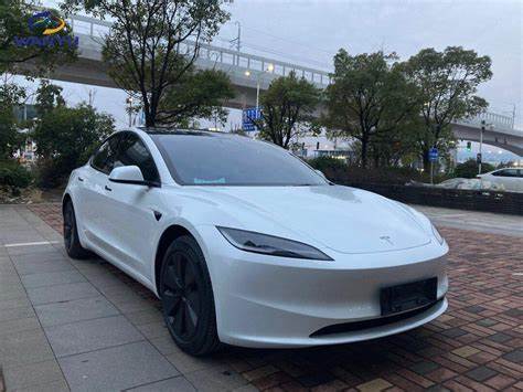 model3焕新版不贴玻璃膜