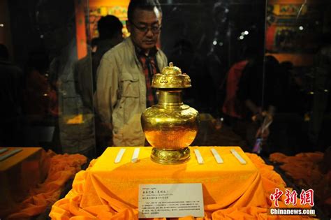 西藏举办历世达赖、班禅敬献中央政府礼品展-嵊州新闻网