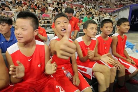 助威2019国际篮联篮球世界杯，高新教育集团团长与乡村孩子们来 ...
