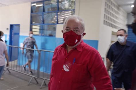巴西新冠肺炎确诊病例超959万例 前总统卢拉接受抗生素治疗