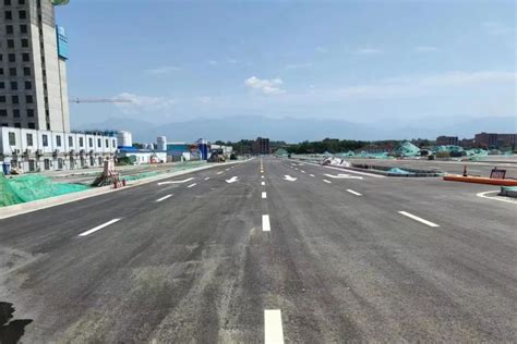 广东潮州S221省道线进行路面改造工程，双向两车道，路基宽10米