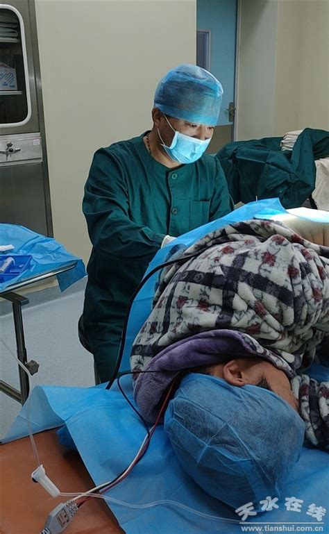天水市中医院医疗队帮助两当县人民医院开展了近5年来第一例剖腹探查并盲肠后位阑尾切除术(图)--天水在线