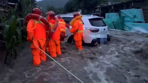 暴雨致桂林内涝车辆被淹 多人受困被营救-大河网