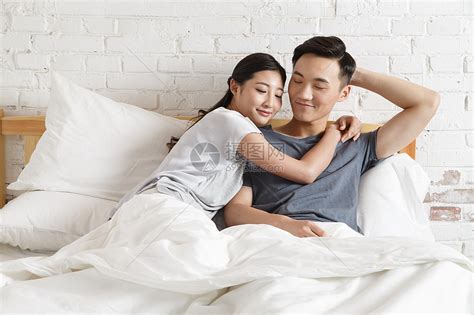 情侣床照图片