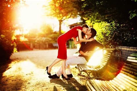 德国摄影师拍男女亲密激吻时尚照片(组图)