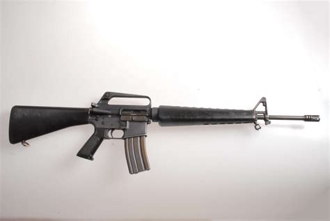 M16 rifle picture 1