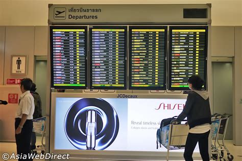 在曼谷素万那普机场终点站，4K超长时间穿越乘客到登记柜台视频素材_ID:VCG42N1139955161-VCG.COM
