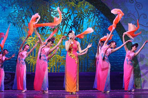 三林舞龙登上舞台，原创歌舞剧《爱在三林塘》回眸江南古镇百年历史