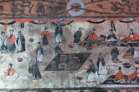 包山二号楚墓彩绘漆奁出行图人物形象研究