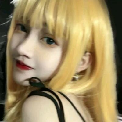 非主流自信头像女孩