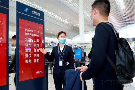 比拼新乘务员职业技能 提升南航国际化服务品牌 - 中国民用航空网