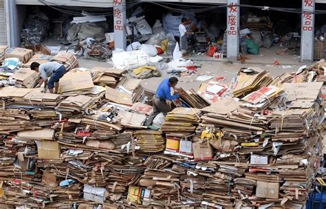 女大学生捡破烂把废品塞满宿舍 室友坐不住了，却发现真相是……