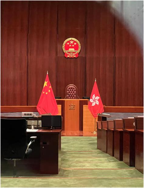 香港立法会新一届议员国徽下宣誓就任 回归以来首次_凤凰网视频_凤凰网