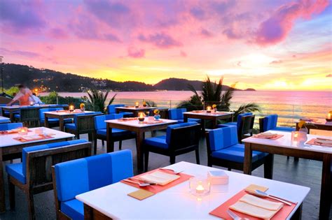 海边餐厅的精美餐桌布置高清图片下载-正版图片506436607-摄图网