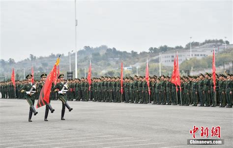 组图 | 你好，列兵！军旅路上“成人礼”驻沪武警新兵今授衔_市政厅_新民网