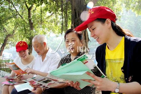 四川华蓥：志愿者争做“文明旅游推广大使”-人民图片网