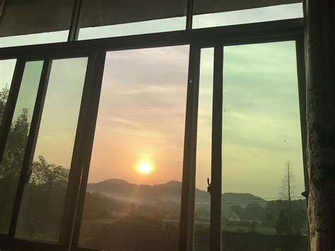 窗边的傍晚，一天中最美好的时刻 （ins:hello_dongwon）|窗边|时刻|一天_新浪新闻