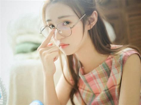 甜美女生头像丸子头