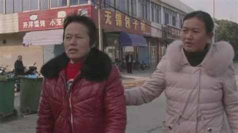 她儿时被亲生母亲丢弃街头，30岁却与亲生母亲“故地重游”_凤凰网视频_凤凰网
