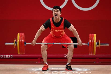 石智勇打破世界纪录夺金 成中国奥运举重第三人 - 封面新闻