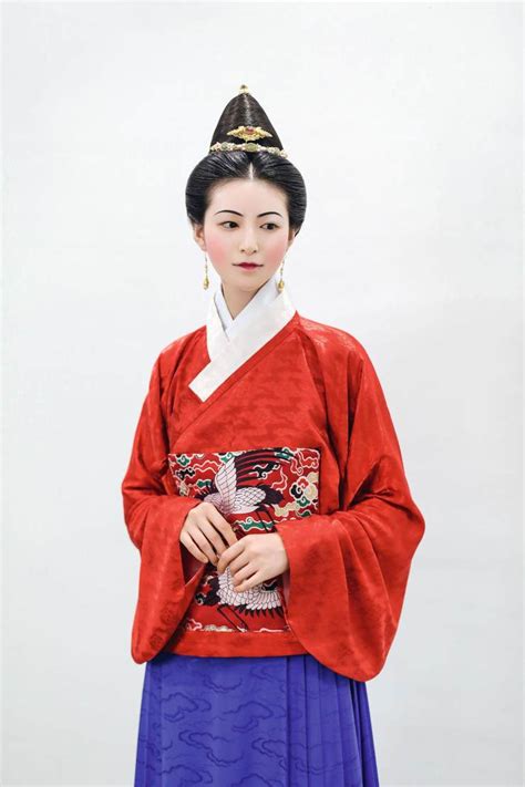 秦汉妆容甜美女生头像