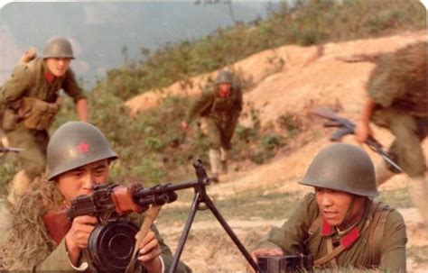 越战老照片：战斗在热带丛林中的越共游击队 - 派谷照片修复翻新上色