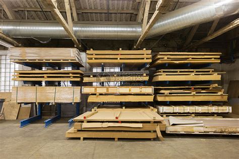 生产制造木工行业存放工厂仓库的木板存放木工工厂仓库的木板高清图片下载-正版图片300122286-摄图网