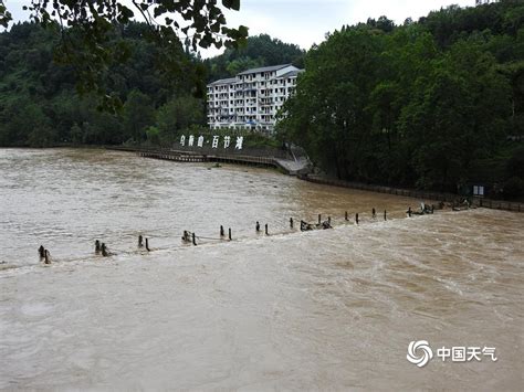 四川暴雨12万余人受灾 紧急救援在行动-图片频道